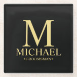 Dessous-de-verre En Verre Monogramme et nom personnalisé moderne Groomsman<br><div class="desc">Cadeaux de Groomsman Personnalisés modernes avec monogramme personnalisé, nom et titre de marionnettiste en or classique serif style de police sur arrière - plan noir. Aussi parfait pour Best Man, Père de la Mariée et plus. Remarque : Les détails du papier sont simulés dans l'illustration. Il n'y aura pas de...</div>