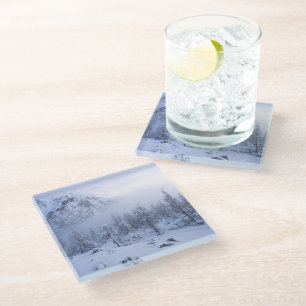 Dessous-de-verre En Verre Pays merveilleux d'hiver, brouillard, forêt d'épin
