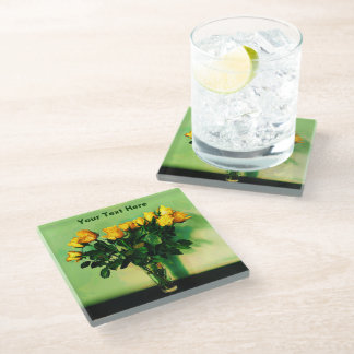 Dessous-de-verre En Verre Roses jaunes contre un mur vert