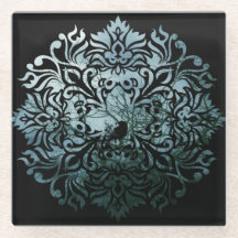 Verre de dessous de verre - Raven se reposant