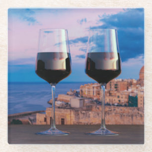 Dessous-de-verre En Verre Verres à vin avec vue coucher de soleil sur La Val