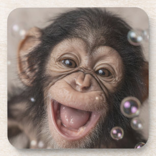 Dessous-de-verre Extrême gros plan de bébé chimpanzé heureux