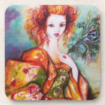 DESSOUS-DE-VERRE FEMME ROMANTIQUE AVEC PÂTE DE PEACOCK ÉCLANTE<br><div class="desc">Elégant,  coloré,  classe,  design fantaisiste en vert vif,  jaune orange,  turquoise,  turquase,  couleurs blanches.Belle brune sophistiquée femme,  rouge,  vert brillant d'or tissus d'un costume baroque avec plumes paon.Peinture d'aquarelle originale avec feuille d'or et couleurs irisées</div>