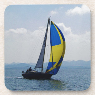Dessous-de-verre Grand spinnaker. de petit yacht