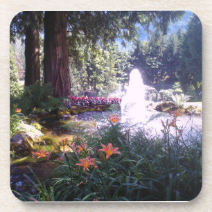 Dessous-de-verre Jardin pittoresque avec fontaine à eau