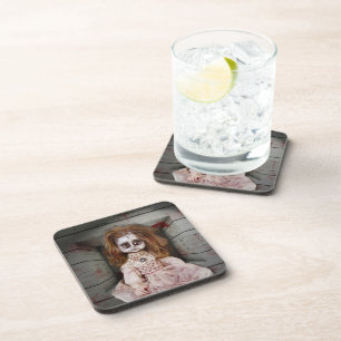 Dessous-de-verre La poupée en porcelaine hantée vintage de Slippery