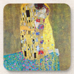 Dessous-de-verre Le baiser de Gustav Klimt, Art Nouveau Vintage<br><div class="desc">Le Kiss (Der Kuss) (1907/08) de Gustav Klimt est probablement son oeuvre la plus célèbre. Klimt a commencé à y travailler en 1907 et c'est le point culminant de sa soi-disant "période d'or". The Kiss est une vintage peinture d'amour et d'amour de l'époque victorienne Symbolisme mettant en vedette un couple...</div>
