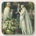 Dessous-de-verre Mariage Vintage, Mariée et Marié avec Ménorah<br><div class="desc">Illustration vintage d'amour et de romance de cérémonie de mariage représentant un couple se mariant dans une belle synagogue avec des vitraux, des fleurs et une ménorah à sept branches. La mariée porte une longue robe de mariée blanche et le marié est élégant dans son smoking.</div>