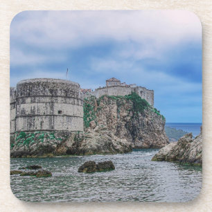 Dessous-de-verre Murs de forteresse, côte rocheuse et mer en Croati
