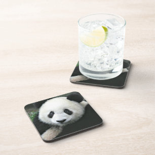 Dessous-de-verre Panda géant parmi l'herbe verte