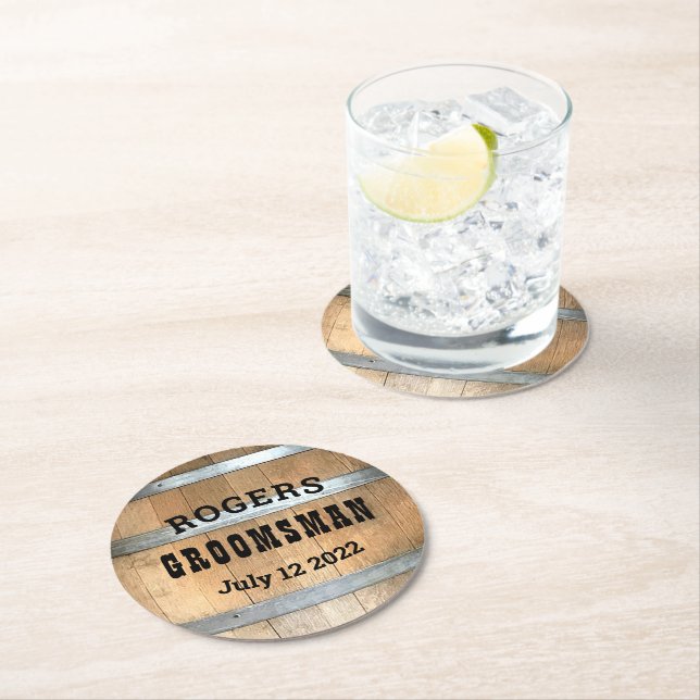 Dessous-de-verre Rond En Papier Baril Whiskey Groomsman personnalisé (En situation)