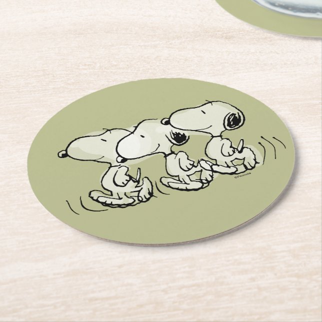 Dessous-de-verre Rond En Papier cacahuètes | Snoopy Walking Tall (Incliné)