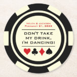 Dessous-de-verre Rond En Papier Chip de poker noir et blanc Je suis Dancing Drink<br><div class="desc">Ne laissez pas tout cet alcool délicieux se gâter en faisant ramasser les lunettes de boisson inachevées de votre invité pendant qu'ils dansent dans une tempête. Donnez à chaque invité ce dessous de verre en papier à puce de poker noir et blanc personnalisé à placer au-dessus de leur verre lorsqu'ils...</div>