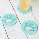 Dessous-de-verre Rond En Papier Christmas Beach Sand Dollar Starfish Aqua Blue<br><div class="desc">Ce dessous de verre de Noël de plage personnalisé est parfait pour des vacances de la côte divertissante,  avec corail de parties scintillant bleu aqua,  dollar de sable blanc et étoiles de mer,  et le message de vacances "Seas & Greutages",  sur un arrière - plan bleu aqua clair.</div>