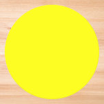 Dessous-de-verre Rond En Papier Couleur uni jaune néon<br><div class="desc">Couleur uni jaune néon. Une nuance audacieuse et électrisante de jaune vif qui attire instantanément l'attention. Cette teinte vive évoque la chaleur radieuse de la lumière du soleil et l'énergie joyeuse d'un tournesol en pleine floraison. Ce jaune frappant ajoute une touche fraîche et dynamique.</div>