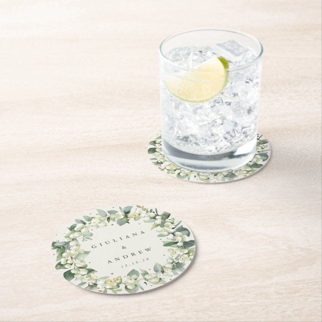 Dessous-de-verre Rond En Papier Crème Snowberry & Eucalyptus Mariage d'hiver (En situation)