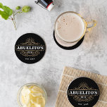 Dessous-de-verre Rond En Papier Custom Abuelito's Pub Home Bar Année de création<br><div class="desc">Offrez un grand-père spécial avec ces dessous de verre personnalisés pour la Fête des pères. Ajoute à cela la configuration de la barre d'accueil de grand-père, avec le "Pub d'Abuelito" et l'année établie sur un logo de bar de style vintage. Tout le texte est personnalisable ; si vous le souhaitez,...</div>