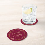 Dessous-de-verre Rond En Papier Dentelle d'or sur Maroon Bourgogne Elégant Mariage<br><div class="desc">Ces beaux dessous de verre mariages présentent un design simple mais élégant avec une bordure en dentelle en faux feuille d'or sur un arrière - plan bordeaux, marron ou rouge vif. Il y a des lettres en or avec les noms du couple et la date du mariage. Merveilleux souvenir mariage...</div>