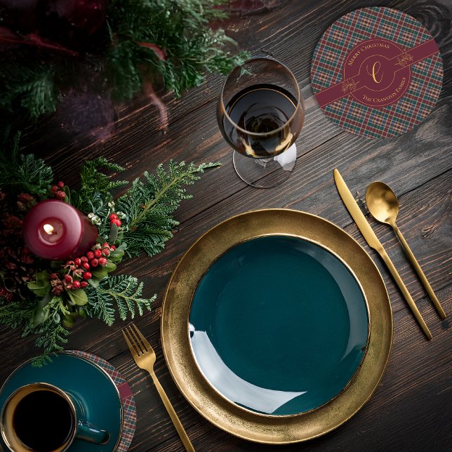 Dessous-de-verre Rond En Papier Élégant Monogramme Or Plaid Noël (Elegant Gold Monogram Holly and Berries and Rich Dark Plaid Christmas Holiday Round Paper Coaster)