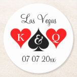 Dessous-de-verre Rond En Papier Ensemble de dessous de verre de mariage de poker L<br><div class="desc">Set de dessous de verre de mariage de poker Las Vegas personnalisé. Dessous de verre jetables en papier de carton avec monogramme roi et reine des coeurs. Ajoutez vos propres lettres initiales monogrammées personnalisées. Élégant modèle de typographie de script pour la destination et la date du mariage. Aussi agréable pour...</div>