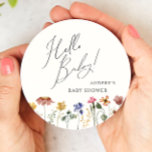 Dessous-de-verre Rond En Papier Fleur sauvage coloré Bonjour bébé<br><div class="desc">Ce dessous de verre en papier rond fleur sauvage coloré bonjour bébé est parfait pour votre baby shower d'été simple, lunatique et boho arc-en-ciel. Les fleurs aux couleurs vives, rose, jaune, orange et or donnent à ce produit l'impression d'un jardin de printemps hippie vintage, élégant et minimaliste. Le design moderne...</div>