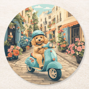Dessous-de-verre Rond En Papier Goldendoodle Chien à scooter dans les rues europée