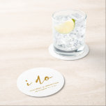 Dessous-de-verre Rond En Papier Jour de mariage Élégant minimal Or simple et blanc<br><div class="desc">Un design mariage élégant avec une typographie manuscrite "I do" couplée avec un titre de typographie moderne et des noms de mariée et de mariée en or sur un arrière - plan blanc simple. Le design parfait pour votre journée spéciale !</div>