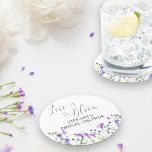 Dessous-de-verre Rond En Papier L'amour est dans la Fête des mariées Fleur sauvage<br><div class="desc">L'amour est dans les dessous de verre de douche nuptiale Fleur sauvage de Bloom pour personnaliser. Le design botanique délicat et féminin est écrit à la main avec "l'amour est en fleur" dans la calligraphie de script élégante. Il a une jolie bordure de fleurs sauvages aquarelles dans les tons lilas,...</div>