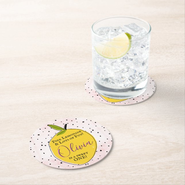Dessous-de-verre Rond En Papier Lemonade rose moderne 1er anniversaire (En situation)