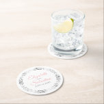 Dessous-de-verre Rond En Papier Mariage Élégant Floral Filigrane Rose et Gris<br><div class="desc">Ces dessous de verre de mariage sont conçus pour coordonner avec notre collection de mariage élégant rose et gris. Ils présentent du texte rose et gris sur fond blanc avec une bordure florale en faux-plaqué argenté. Il y a un espace pour entrer les noms des mariés et la date du...</div>