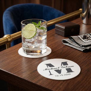 Dessous-de-verre Rond En Papier Monogramme personnalisé et nom pour garçons d'honn