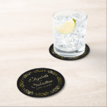 Dessous-de-verre Rond En Papier Or sur Black Elegant Lacy Floral Filigree Mariage<br><div class="desc">Ces dessous de verre mariages sont conçus pour être coordonnés avec notre Suite de Mariage Elégante Gold Foil. Ils présentent du texte doré sur un arrière - plan noir avec une bordure florale en faux feuille d'or. Il y a un endroit pour entrer les noms du couple et la date...</div>