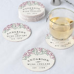 Dessous-de-verre Rond En Papier Pays du vin | Cave à vin maison personnalisée<br><div class="desc">Améliorez votre expérience vino maison avec ces dessous de verre de vin en papier personnalisés avec une arbor de raisins et de feuilles de raisin dans un style rustique vintage gravé. Personnalisez avec votre nom de famille, "caves à vin" et année établie. Un cadeau unique et réfléchi pour les jeunes...</div>