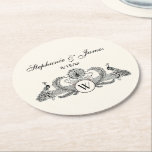 Dessous-de-verre Rond En Papier Peacocks vintages Monogram Ivory BG<br><div class="desc">Peacocks vintages avec Monogramme - Couleur Arrière - plan ivoire Invitations personnalisables et accessoires avec une image stylisée vintage d'un Peacocks avec Monogramme. Vous pouvez facilement modifier ces produits en ajoutant des champs de texte, en supprimant des champs de texte existants, en modifiant des images de conception ou en ajoutant...</div>