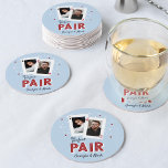 Dessous-de-verre Rond En Papier Perfect Pair Casino Theme Couples Photo<br><div class="desc">Parfait pour les amateurs de poker ou de soirée casino, les dîners de répétition, les douches en couple ou les mariages, nos dessous de verre personnalisés sur le thème du casino disposent d'une paire de cartes à jouer avec les photos et initiales du couple, et "la paire parfaite" dans le...</div>