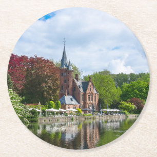 Dessous-de-verre Rond En Papier Petit château près du lac à Bruges, Belgique