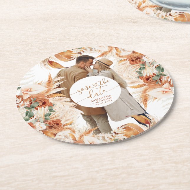 Dessous-de-verre Rond En Papier Photo Moderne Script manuscrit Enregistrer la date (Incliné)