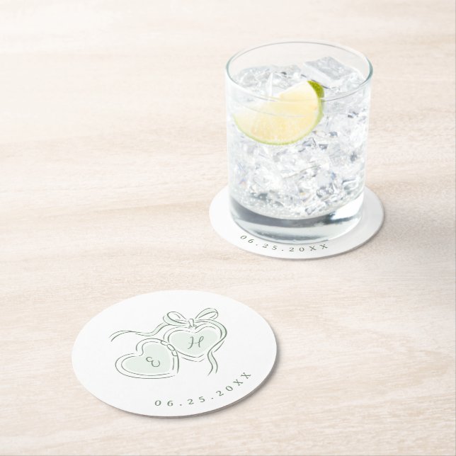 Dessous-de-verre Rond En Papier Sage Hand Drawn Hearts Monogram Whimsical Wedding (En situation)