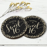 Dessous-de-verre Rond En Papier Sweet 16 Black Gold Parties scintillant Confetti C<br><div class="desc">"Bonne Douce 16". Célébrez son anniversaire avec ce dessous de verre papier amusant, étonnant, simple et personnalisé. La typographie de script de parties scintillant d'or et les confettis superposent un arrière - plan noir. Personnalisez le texte personnalisé avec le nom de votre fille. Choisissez parmi plusieurs formes. Vendus par lot...</div>
