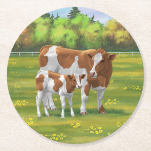 Dessous-de-verre Rond En Papier Vache de Guernesey et veau mignon dans les pâturag