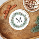Dessous-de-verre Rond En Papier Verdure hivernale rustique Monogramme Première cou<br><div class="desc">Elégante conception de dessous de verre de boisson blanche ronde avec un chic rustique arrière - plan de grains de bois blanc avec une couronne de verdure d'hiver aquarelle encadrant une famille / nom de famille monogramme initial. Comprend une couleur arrière - plan blanche.</div>