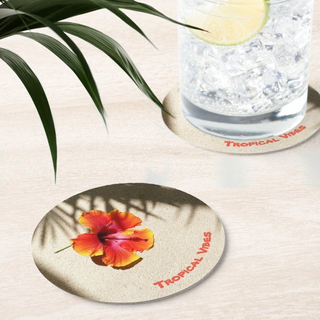 Dessous-de-verre Rond En Papier Vibes tropicales Hibiscus sur sable personnalisabl (Créateur téléchargé)