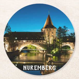 Dessous-de-verre Rond En Papier Vieux pont médiéval la nuit à Nuremberg