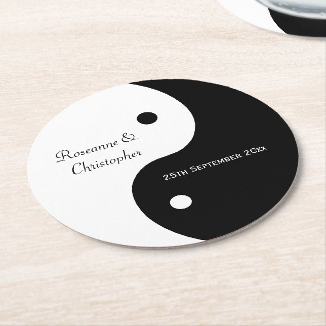 Dessous-de-verre Rond En Papier Yin Yang Mariage noir et blanc (Incliné)