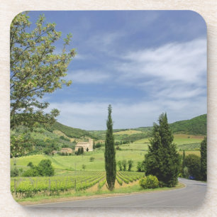 Dessous-de-verre Route de campagne sinueuse entre des cyprès en