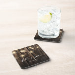 Dessous-de-verre Rustic Grange Chaîne de bois éclaire la fête de ma<br><div class="desc">Barne rustique Chaîne de bois éclaire la fête de mariage la boisson coaster. Le design a un arrière - plan en faux bois avec des lampes à cordes et de l'espace pour ajouter les noms de la mariée et du marié et la date du mariage. Parfait ajout pour une fête...</div>
