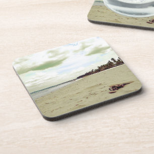 Dessous-de-verre Sandales sur la plage tropicale