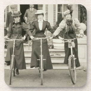 Dessous-de-verre Trois femmes sur des bicyclettes, les années 1900