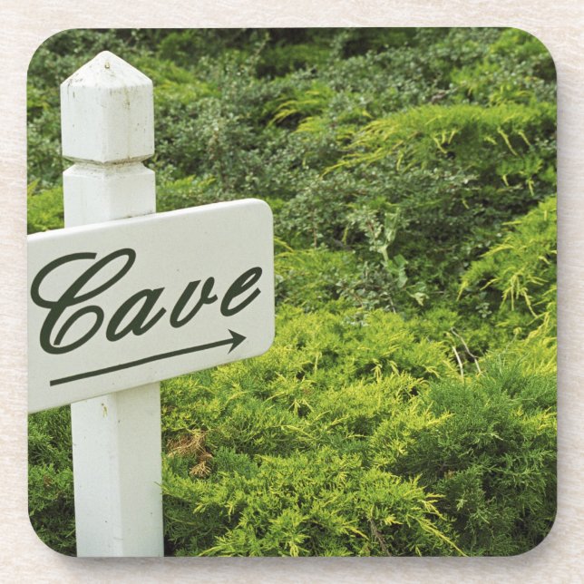 Dessous-de-verre Un panneau indiquant la cave à vin (Cave) à (Devant)