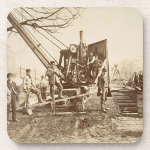 Dessous-de-verre Une grue de vapeur en fonction pendant le bâtimen